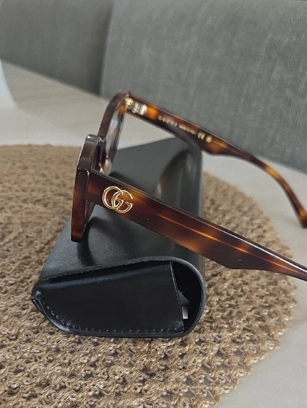 GUCCI Brown Tortoiseshell Cat-Eye Glasses with Gold Logo